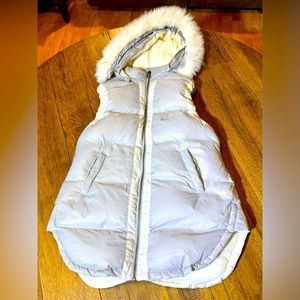 Sundance Hooded Silver And Cream Sleeveless Puffer Vest size Medium.
